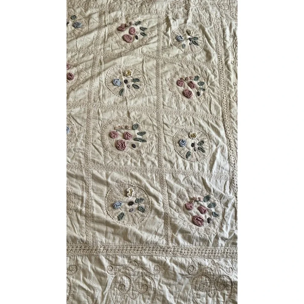 Vintage Cottagecore Rosette 3D Crocheted Quilt Queen Size W/2 Shams 86